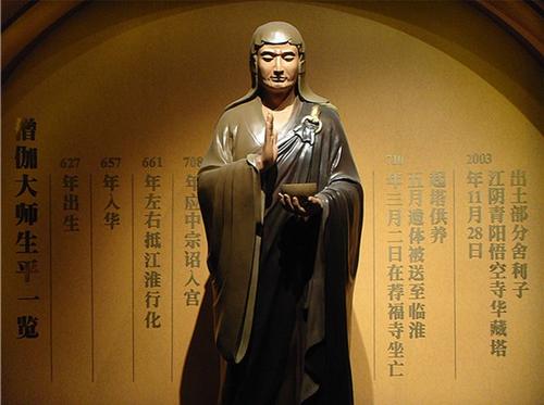 寺庙选址时他“开示天眼”,挖出金佛古碑,被视作观音菩萨的化身