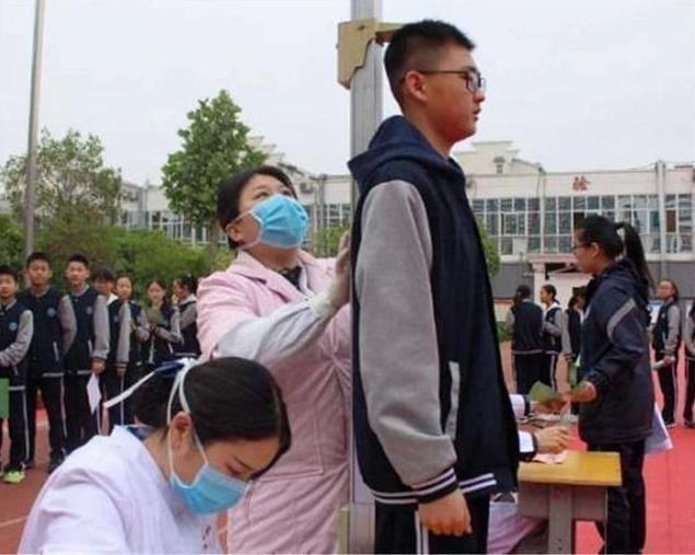 孩子身高干预的最佳阶段和方法,女孩12岁身高基本上定型了