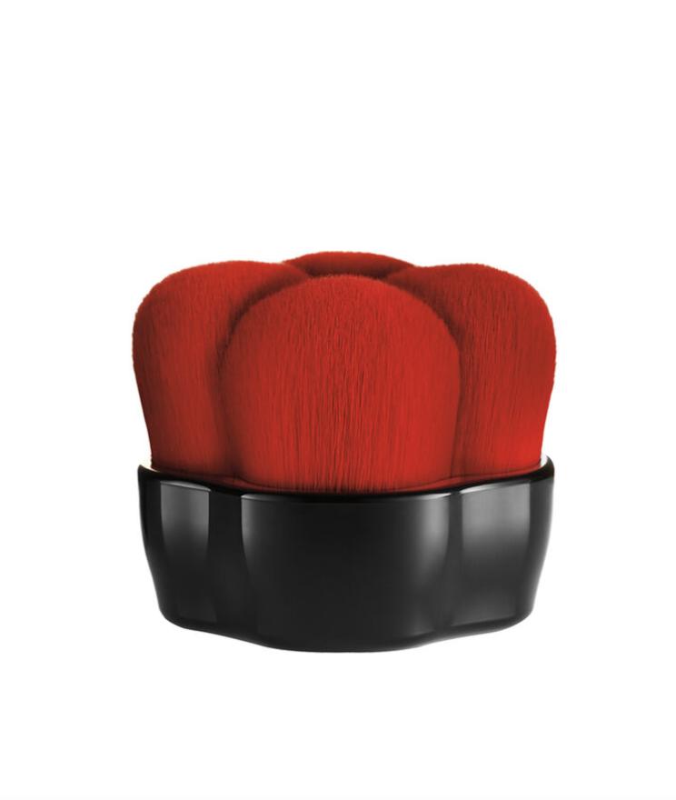 脸超干用什么粉底液,天气干脸上起皮了