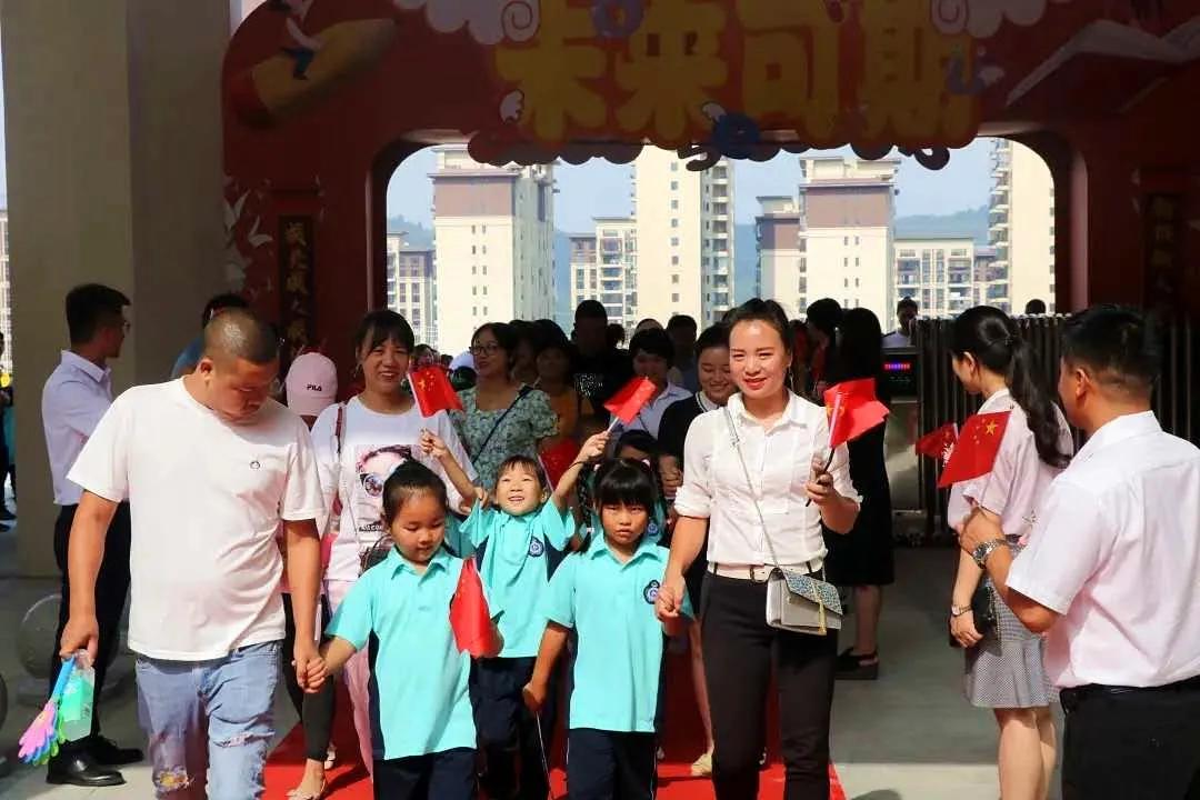孩子在学校学到的不仅仅是知识,孩子在学校的学习生活快乐