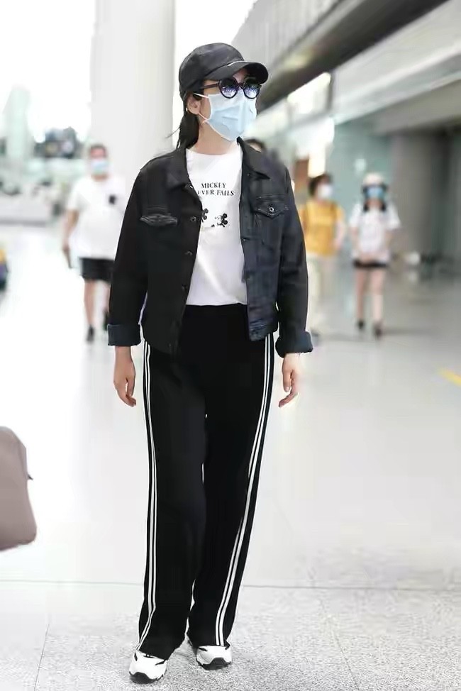 闫妮减龄穿衣搭配,闫妮上衣搭配裤子