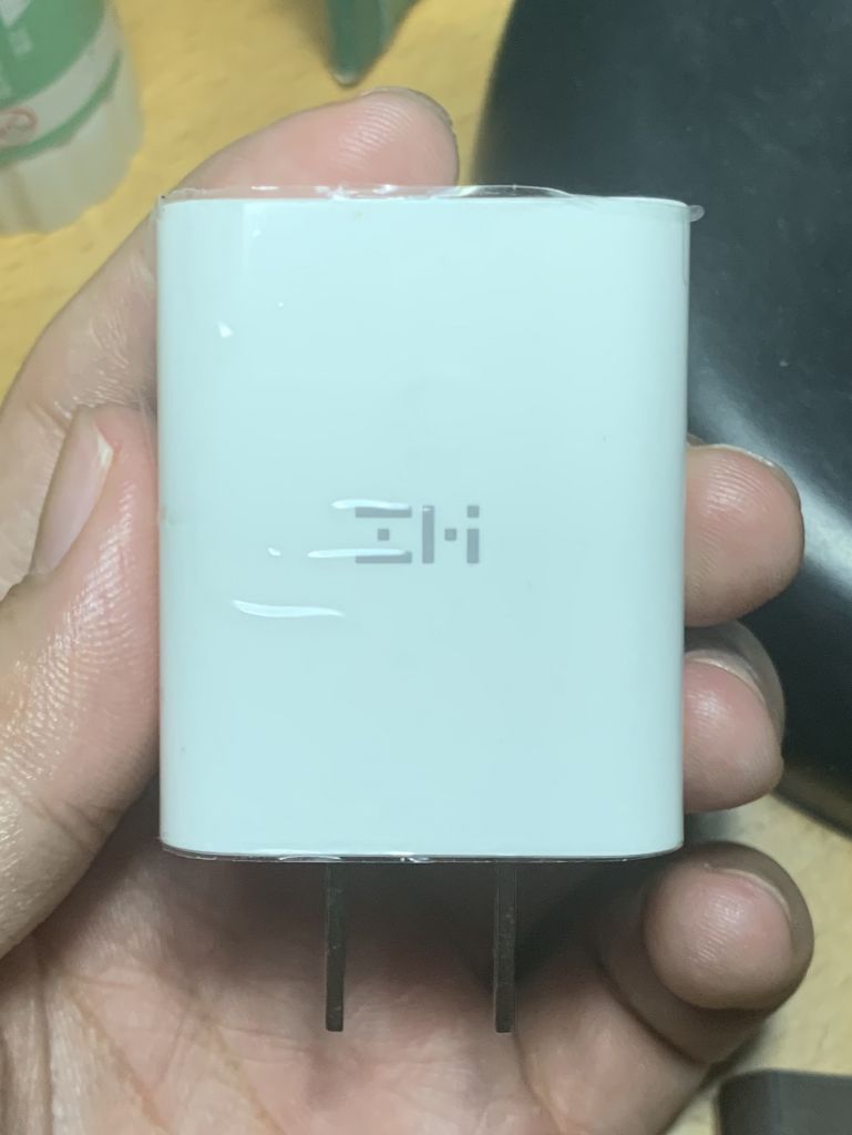 紫米快速充电,zmi紫米自带线充电宝测评