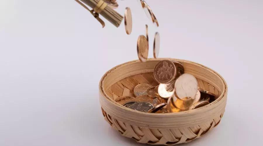 一方欠债可以执行另一方工资吗,欠人钱社保卡会被冻结吗