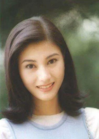 夹在贾琏和凤姐之间的人,夹在男人中间的女人