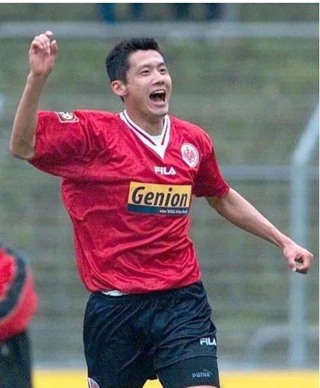 中国足球球员留洋一览表,提到中国足球