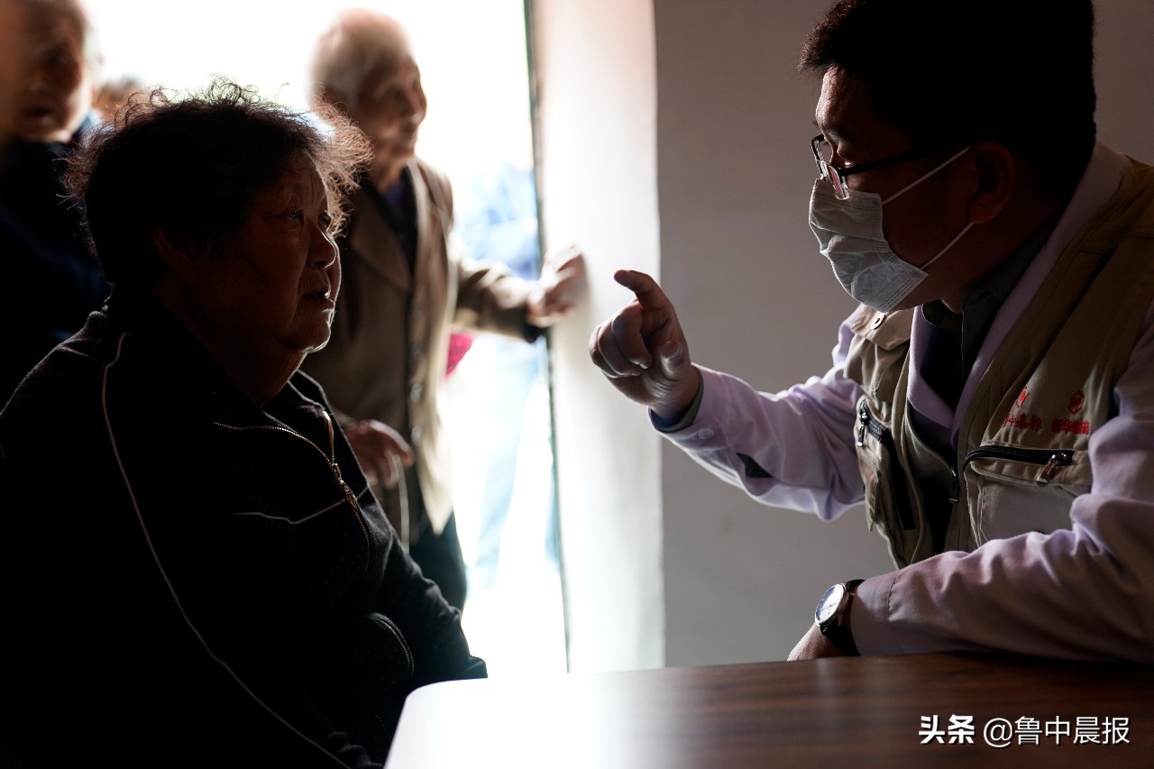 帐篷医疗队走进西流泉村村民的愁事有解了