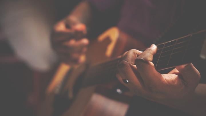 手臂和手逐渐疼痛难耐？这可能是高血糖导致的