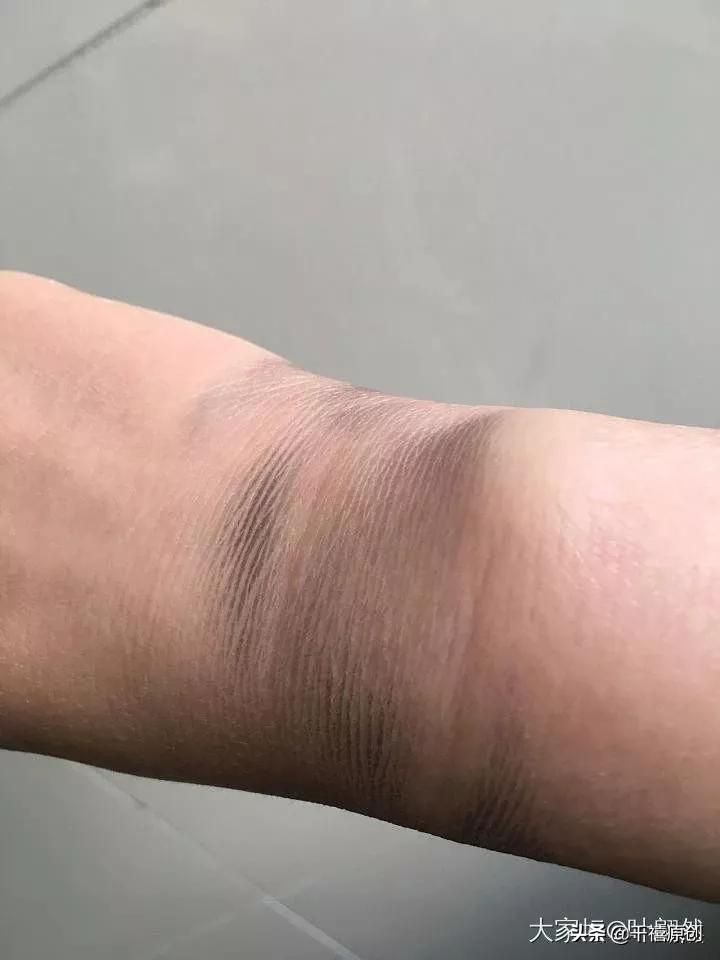 银手镯手腕发黑是身体不好吗,手腕银镯子一夜变黑怎么回事