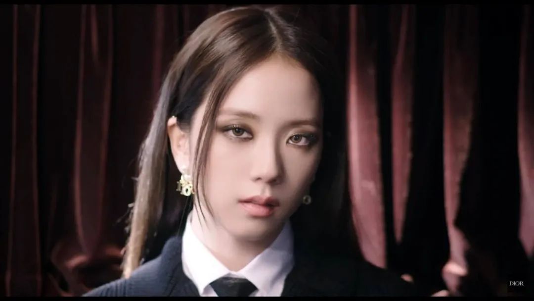 从BP小糊咖到Dior千金，Jisoo的脸越来越值钱了