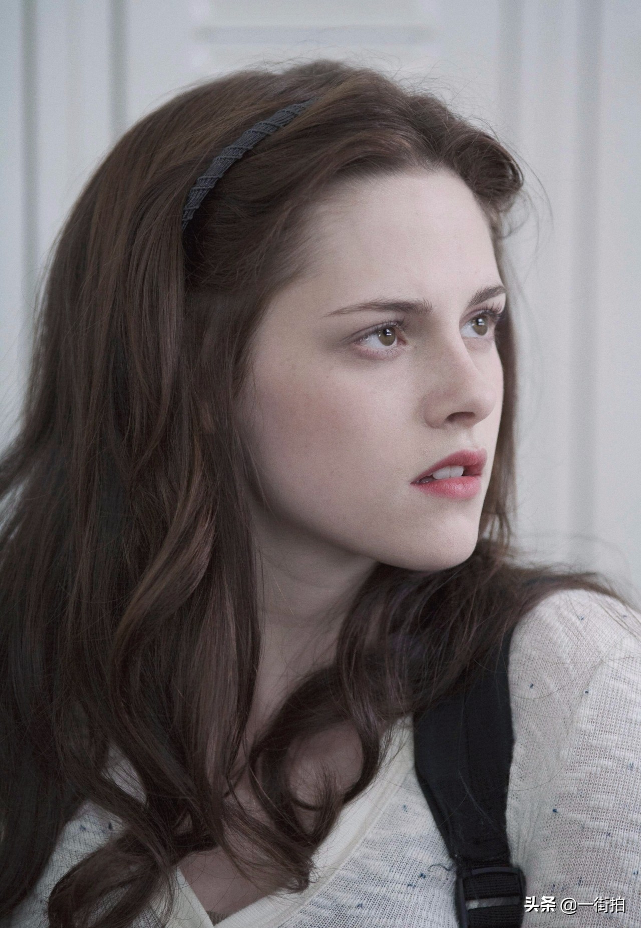 克里斯汀穿香奈儿图片,克里斯汀黑衣造型