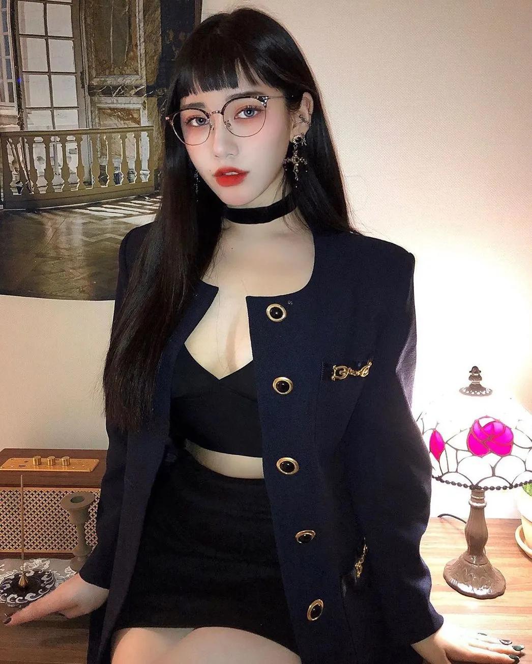 怎样剪刘海扎起来不嫌脸大,剪个刘海拯救一张脸