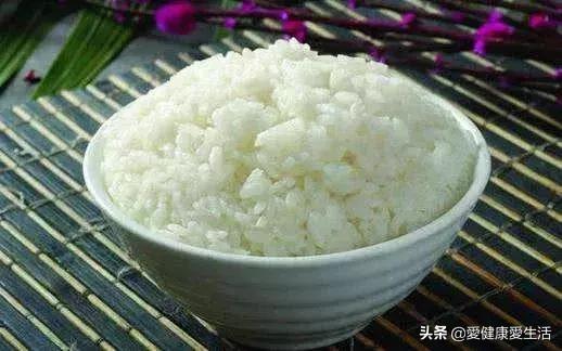 洗衣粉当水倒进饭里,洗衣粉放米饭里