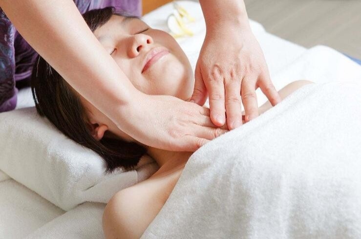 泌乳素高经期前乳房胀痛如何缓解,月经前乳房胀痛按什么穴位可缓解