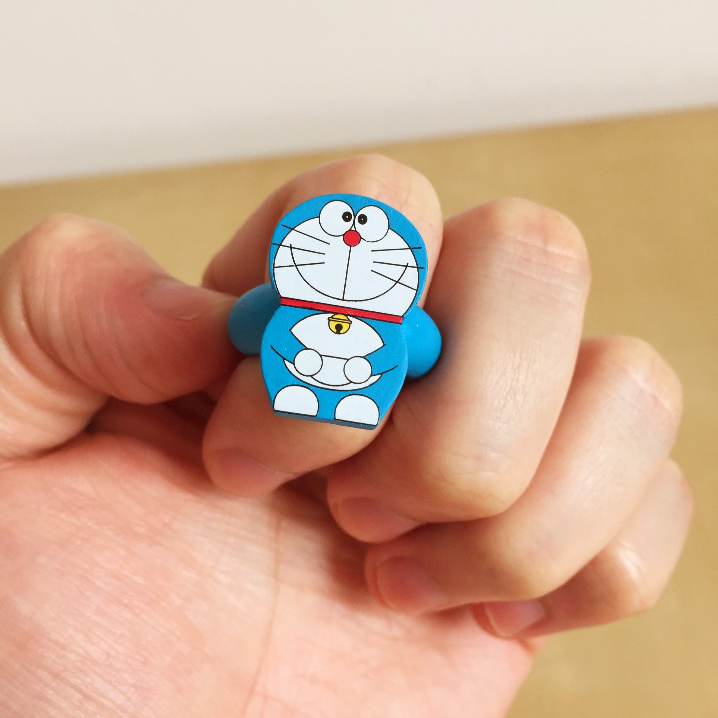 满满的《哆啦a梦》元素玩具戒指盒玩测评