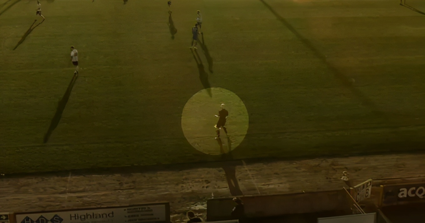 ai误认裁判光头为足球裁判,足球转播ai对焦到裁判的头上