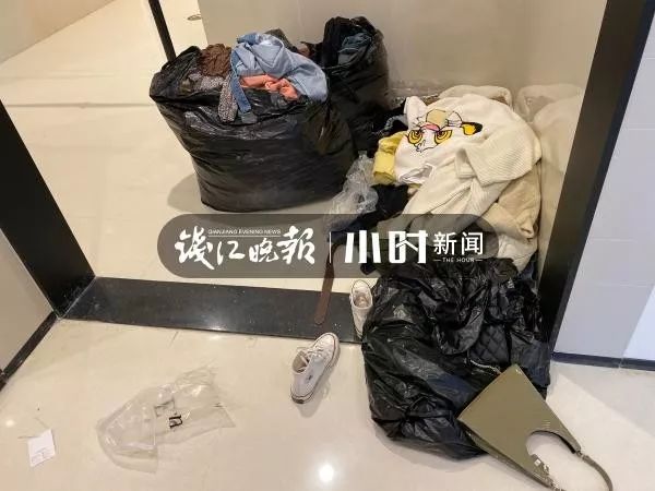 商场公厕收费被女生霸占,杭州厕所被霸占