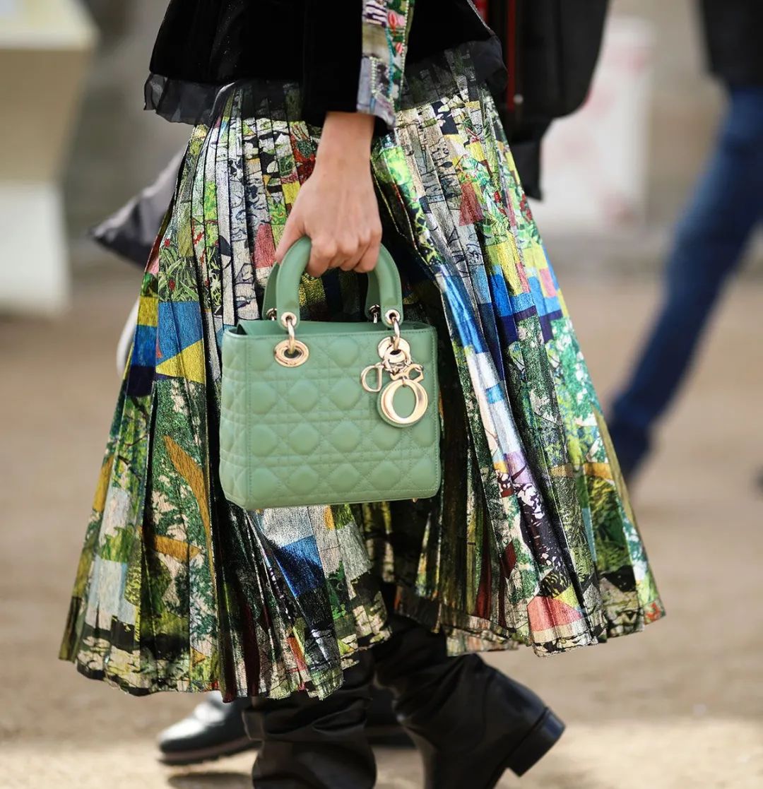 入秋换包？“抹茶”包包了解一下