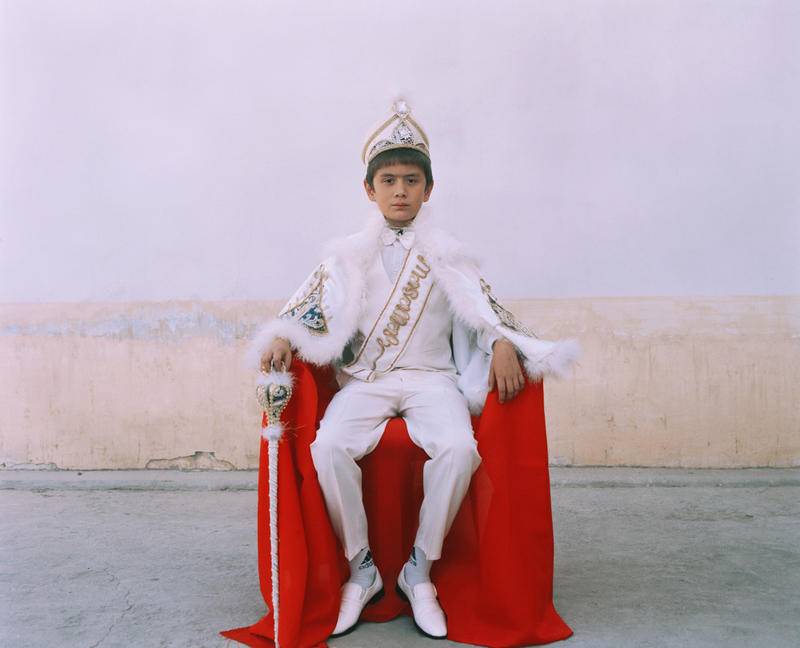 那些穿着Abibas的人，正在用半价买下全世界