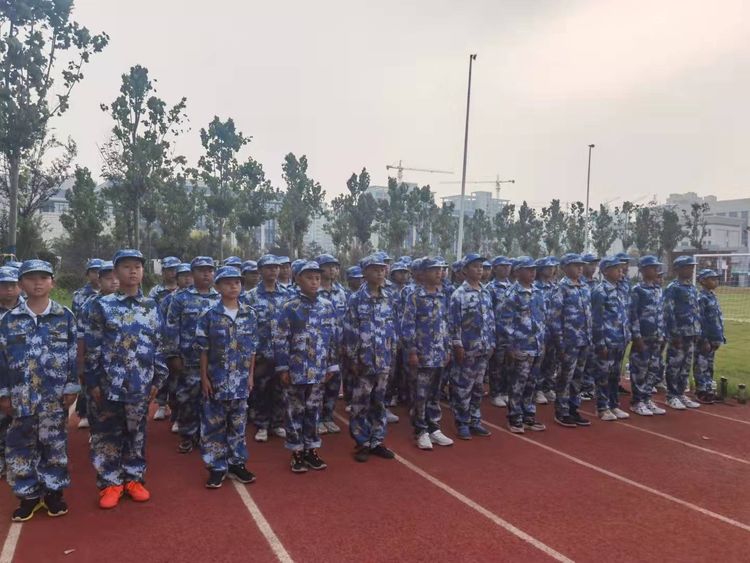 青春在磨砺中成长新高一军训,青春飞扬军训
