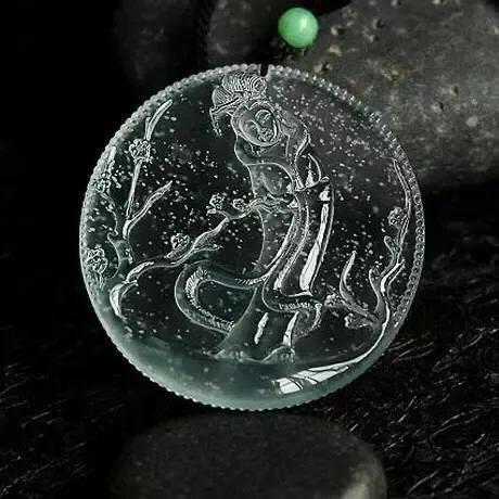 翡翠貔貅的寓意和佩戴技巧,翡翠貔貅戴什么链子