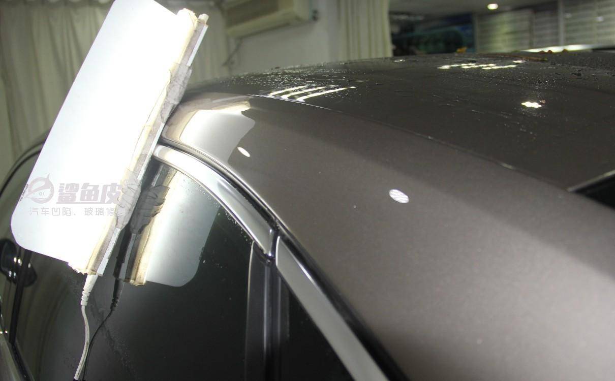 汽车凹痕是钣金还是无痕修复好,温州有没有车身凹痕快速无痕修复