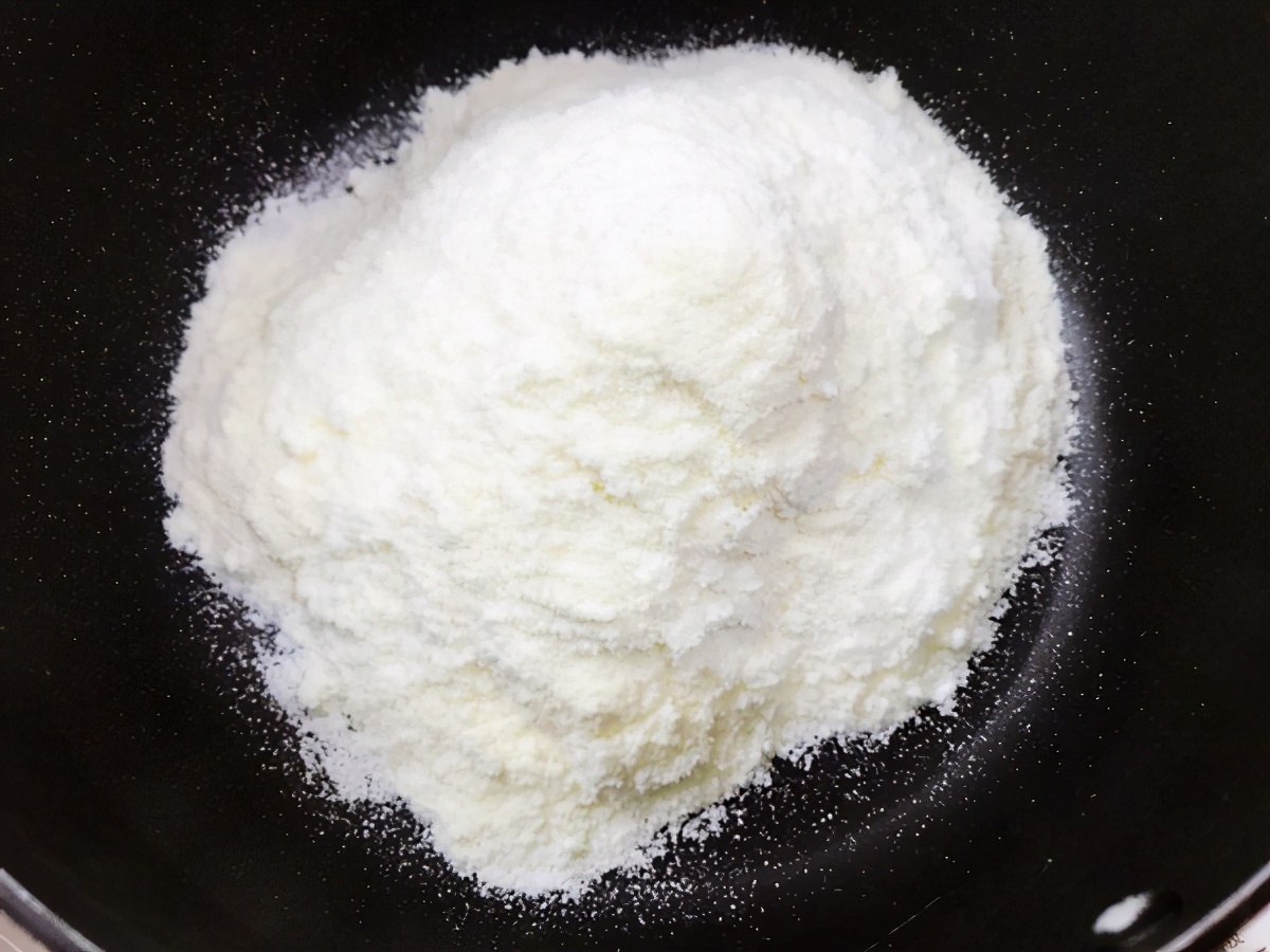 家里喝不完的奶粉，做成酸奶，味道很好，比买的酸奶味道还浓郁