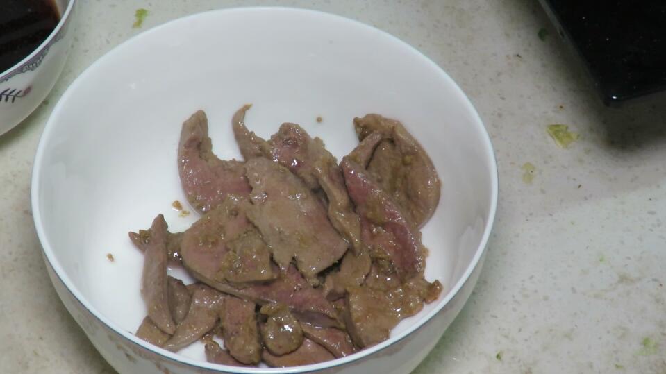 青椒猪肝要加酱油吗,青椒猪肝要不要过一下水