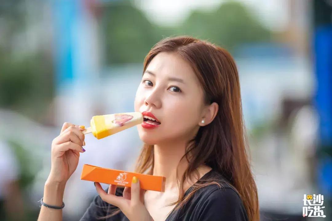 OMG！新佳宜便利店12周年庆全场第二件半价，场面即将失控