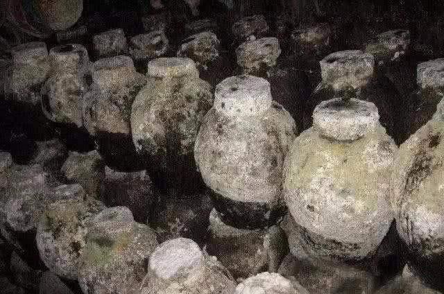 南京寺庙挖出百年美酒，勾起工人的“酒瘾”，专家赶来：可能致命