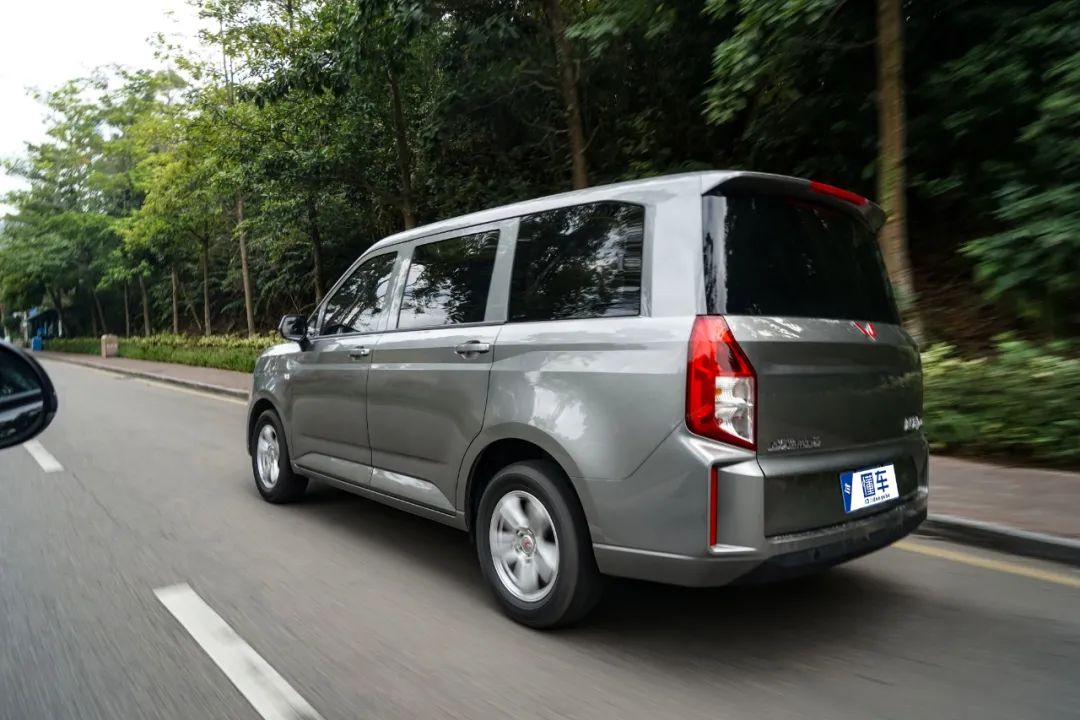 神车新变化五菱宏光plus,神车是否真神评测五菱宏光s