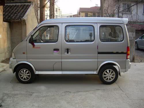 贵州一辆面包车，车牌价值200万，交警：见一次查一次