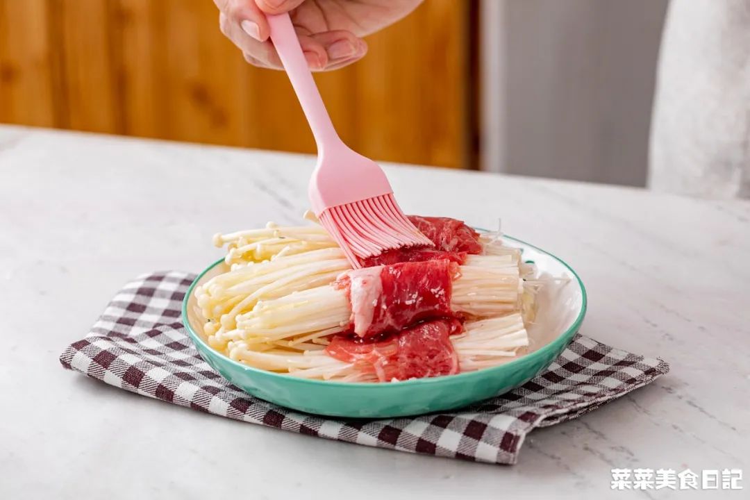 上班族午饭微波炉加热,微波炉解决一日三餐