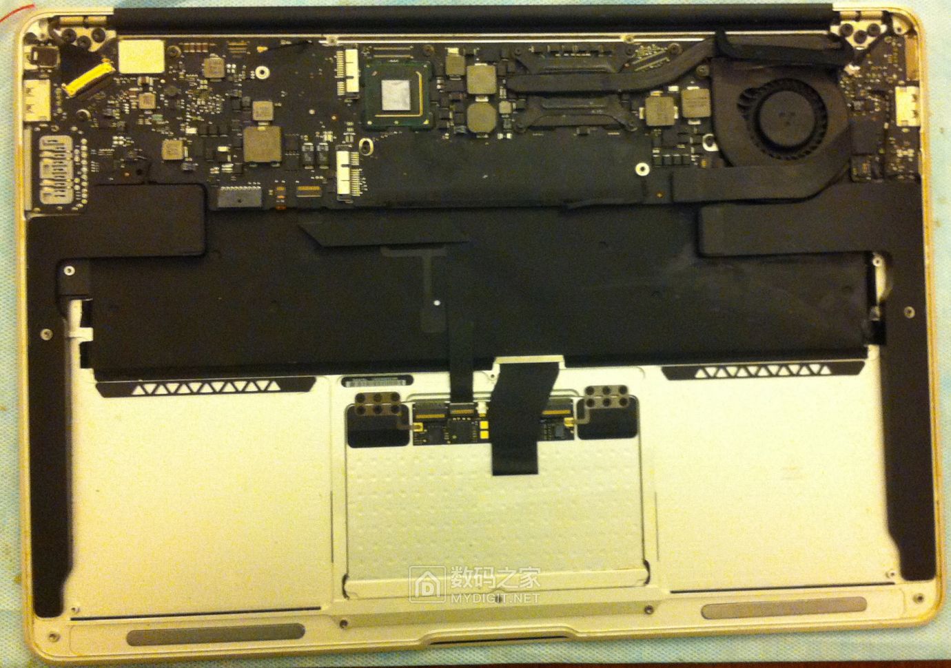 苹果笔记本macbookair7999,苹果笔记本11.6寸macbookaira1370