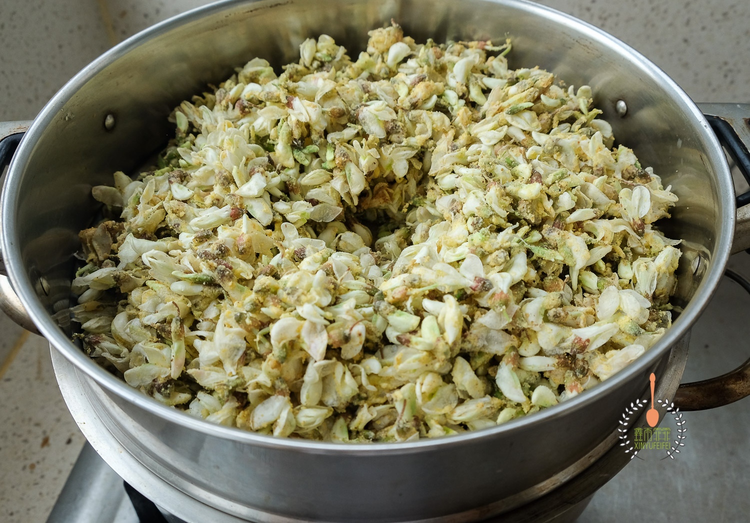 没有面粉又想吃蒸槐花的最佳吃法,蒸槐花不粘不坨有秘诀