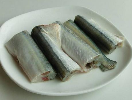 煎鱼时油溅到脸上会留疤吗,煎鱼油溅起来