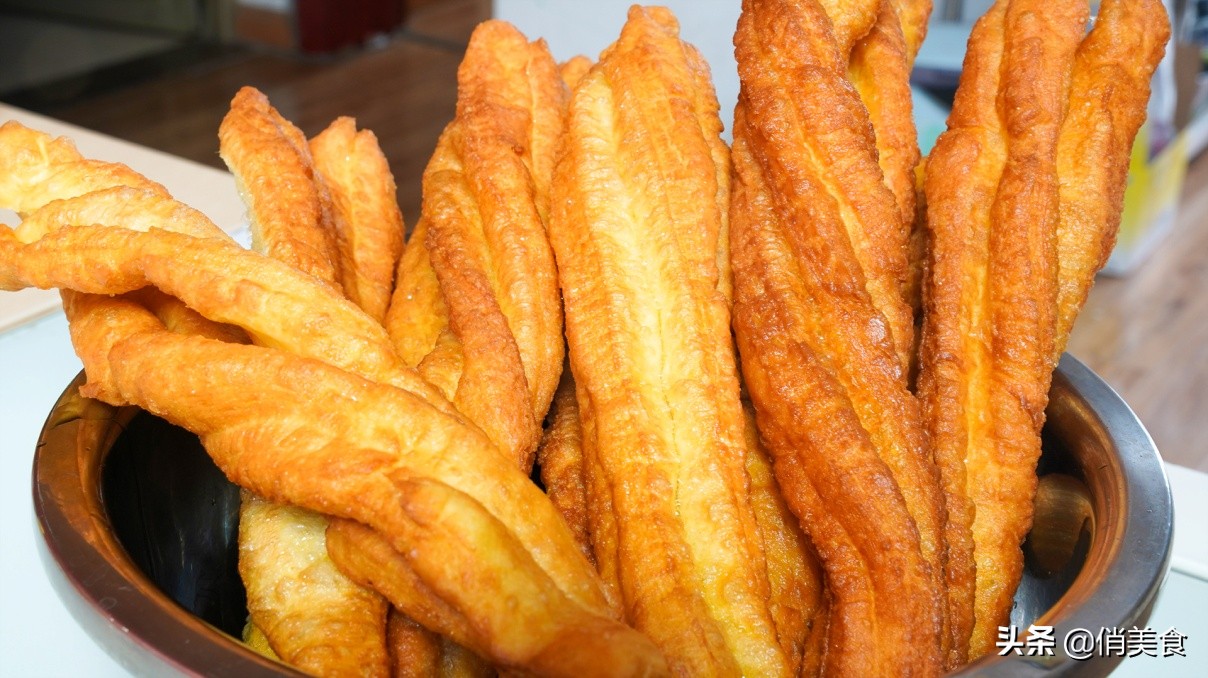 炸油条放鸡蛋好还是不放鸡蛋好,炸油条只放酵母泡打粉鸡蛋可以吗