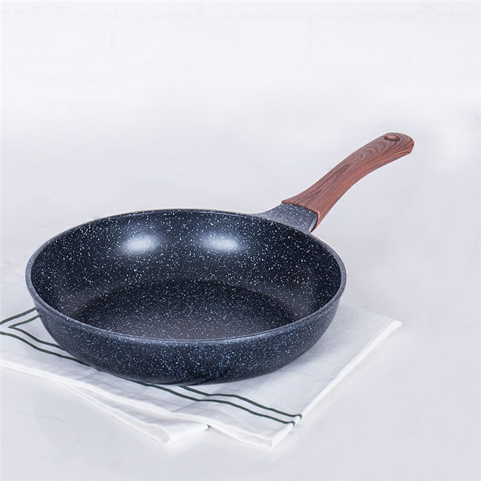 衣服上的霉菌斑点怎样去除,衣服上霉菌斑最有效的方法