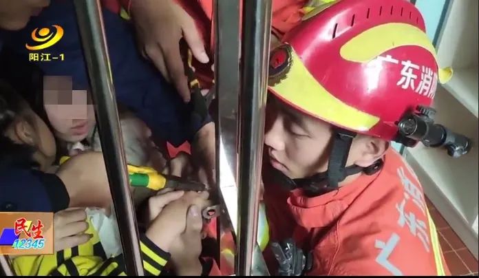 手指被卡消防救援,消防手指被卡