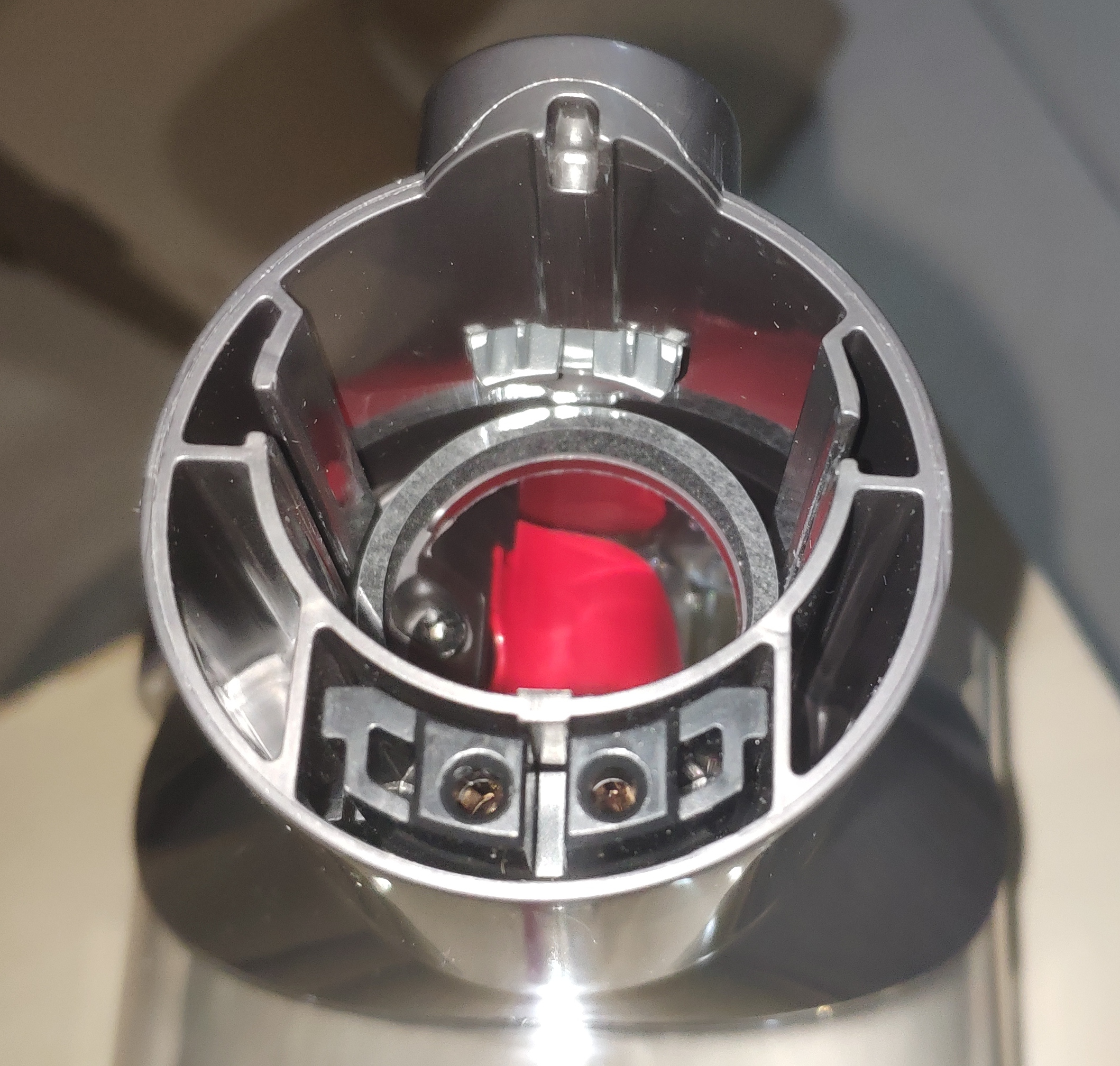 戴森吸尘器v6灰尘盒拆卸,戴森v6吸尘器除螨器拆洗