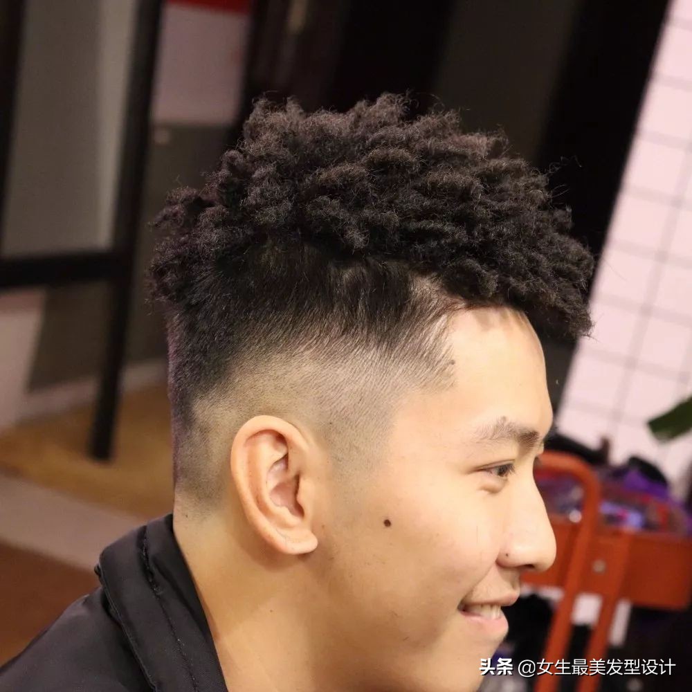 黑皮肤适合的发色卷发,黑皮肤适合烫什么发型好