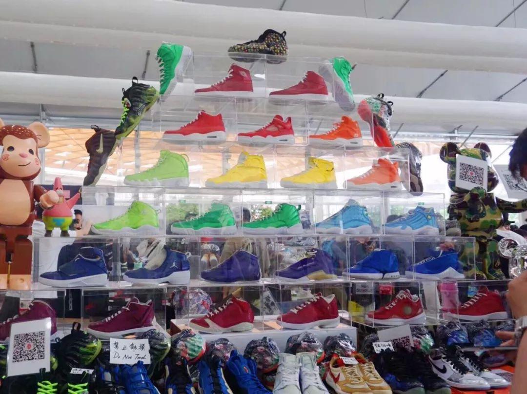 大学生一个月生活费给男朋友买鞋,大学生一个月生活费800可以吗