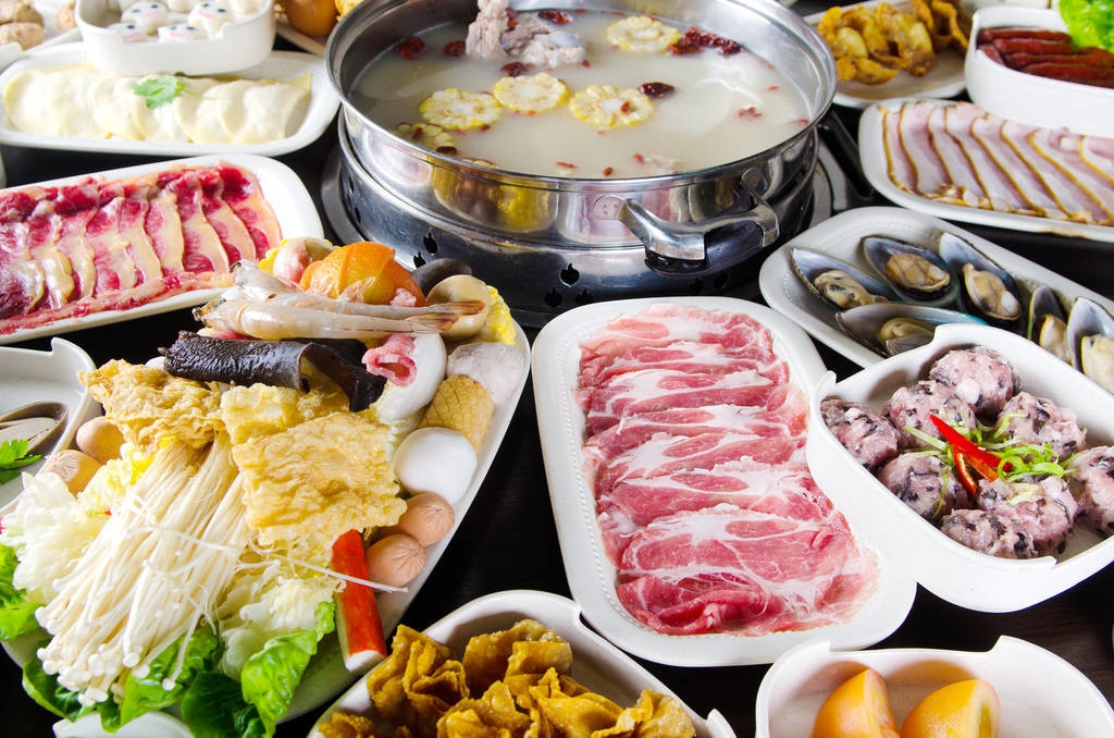 火锅免费吃,啤酒一块钱,客源就是财源,比原来更赚钱