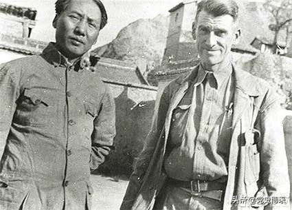 他曾是罗斯福的卫队长,两次冒险到访延安,师从八路军创建的突击队在太平洋战场屡立战功