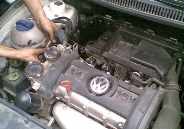 汽车越开越没劲？老司机：多半是这个零件的毛病，自己清理就搞定