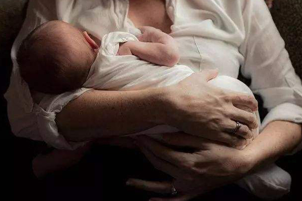 婴儿湿疹的原因及处理方法,婴儿湿疹的正确处理方法