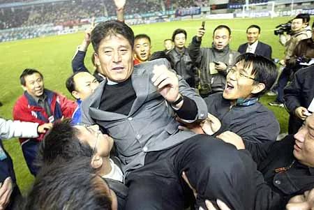 2002山东鲁能足协杯,鲁能泰山足协杯绝杀江苏夺冠照片