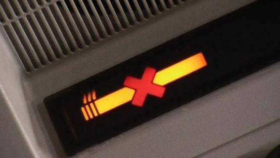 飞机上允许抽烟,飞机商务舱和头等舱能不能抽烟