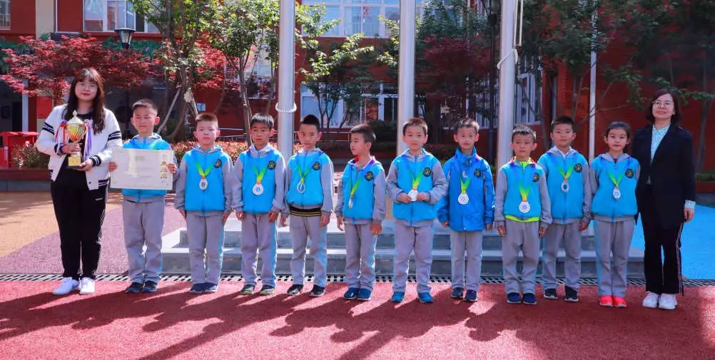 足球转动梦想绿茵放飞希望——曲江南湖小学举办第二届校园足球赛