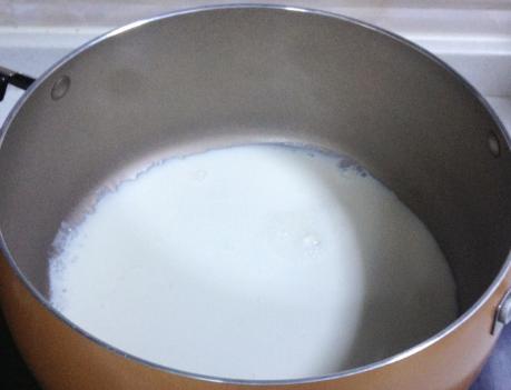 用新鲜的牛奶做奶酪有教程吗,奶酪不用买只需3种材料轻松自制