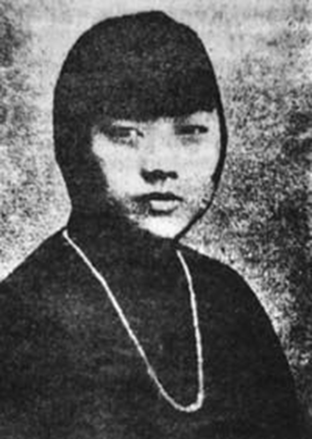 与家仆私定终身,无奈一腔痴情错负良人;她怀孕被抛弃,孤独离世